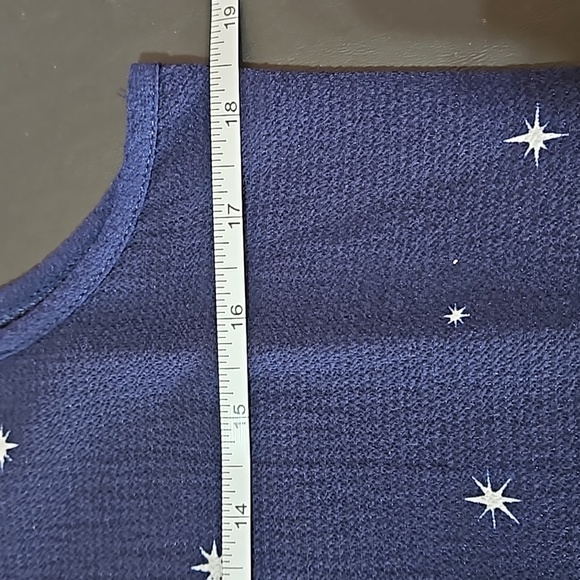 Sioni Sleeveless Ruffle Front Satelite Blue Top With White Stars size Small NWT - Picture 5 of 6